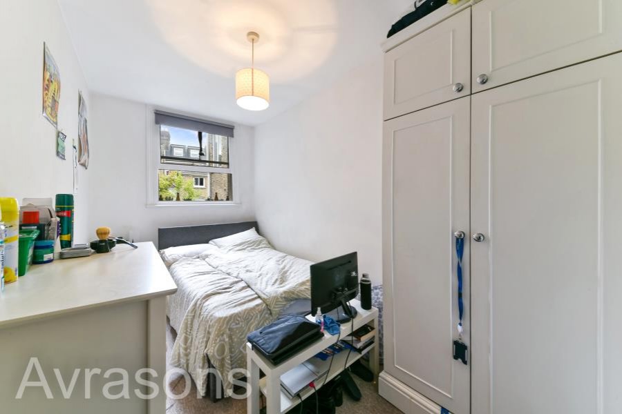 Images for CREWDSON ROAD, OVAL