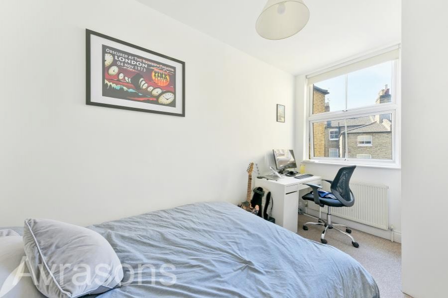 Images for CREWDSON ROAD, OVAL