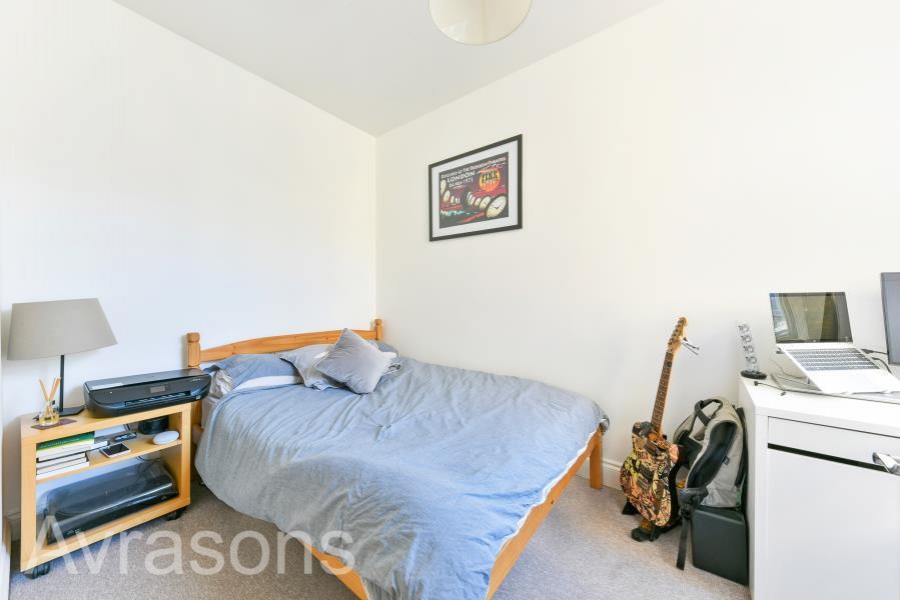 Images for CREWDSON ROAD, OVAL
