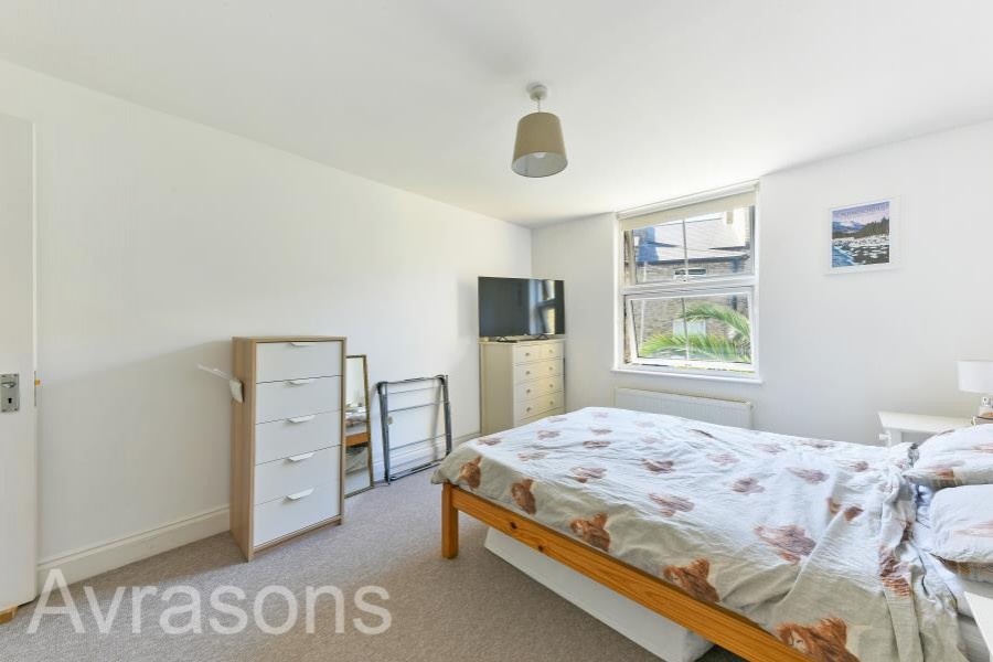 Images for CREWDSON ROAD, OVAL