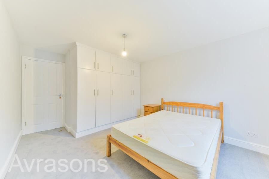 Images for CREWDSON ROAD, OVAL