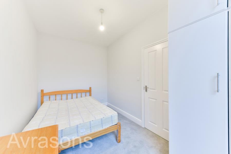 Images for CREWDSON ROAD, OVAL