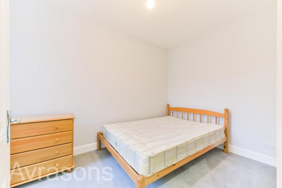 Images for CREWDSON ROAD, OVAL