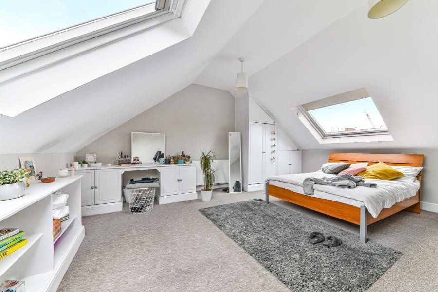 Images for CREWDSON ROAD, OVAL