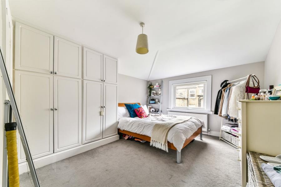 Images for CREWDSON ROAD, OVAL