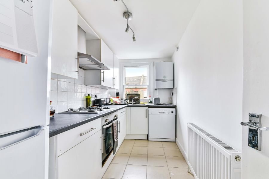 Images for CREWDSON ROAD, OVAL
