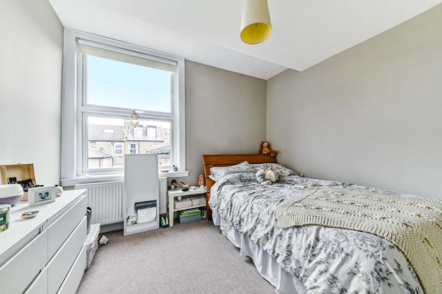 Images for CREWDSON ROAD, OVAL