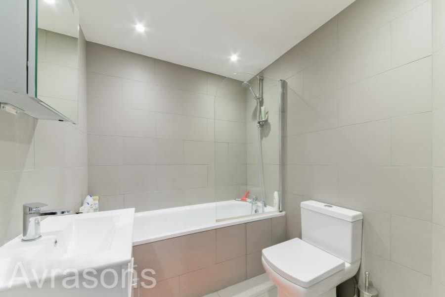 Images for CREWDSON ROAD, OVAL