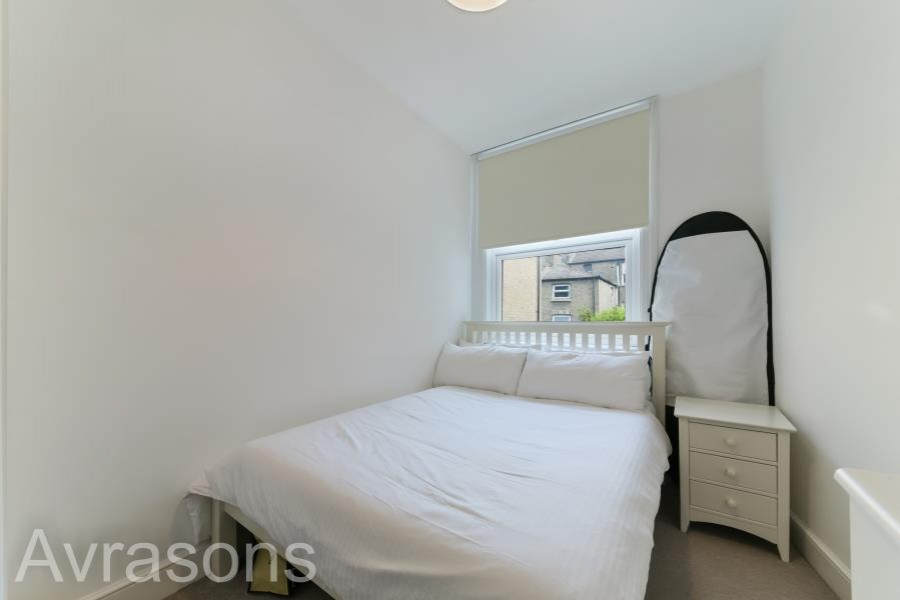 Images for CREWDSON ROAD, OVAL