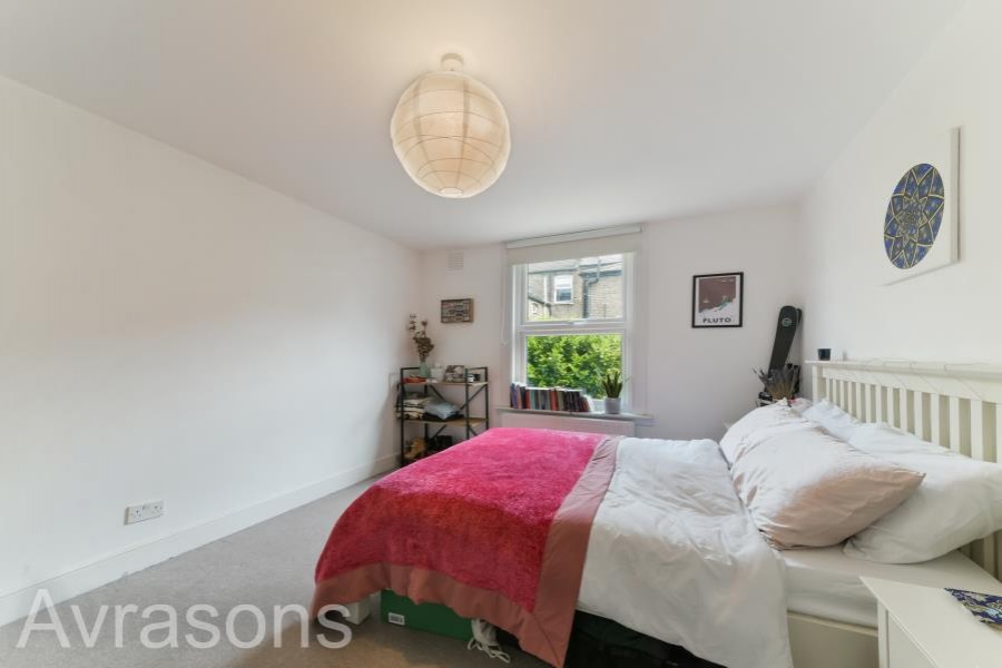 Images for CREWDSON ROAD, OVAL