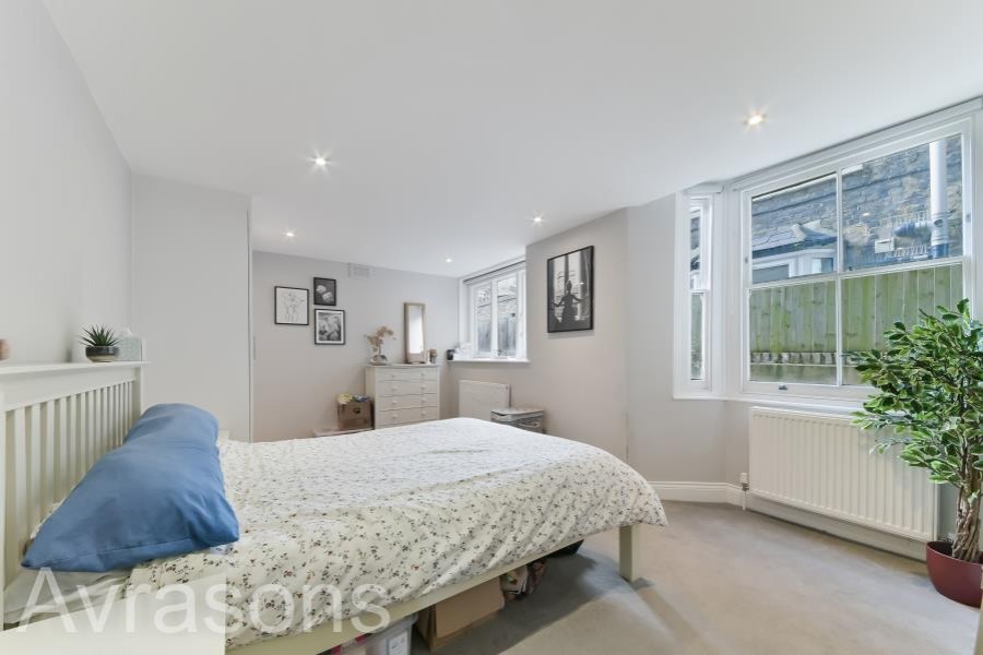 Images for CREWDSON ROAD, OVAL