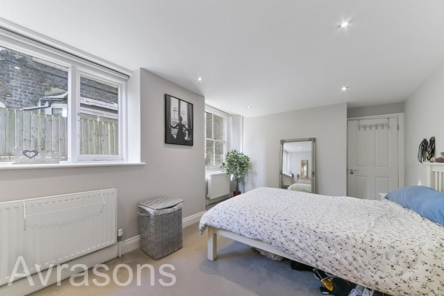 Images for CREWDSON ROAD, OVAL