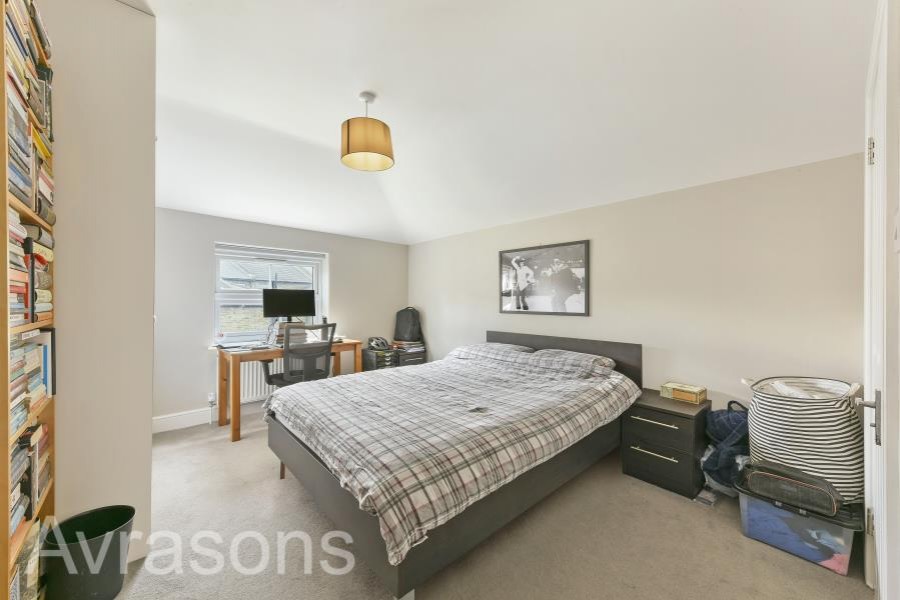 Images for CREWDSON ROAD, OVAL