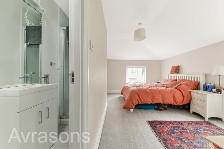 Images for CREWDSON ROAD, OVAL