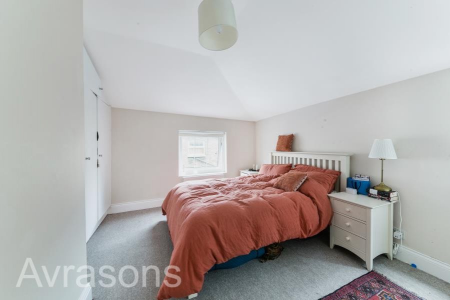 Images for CREWDSON ROAD, OVAL