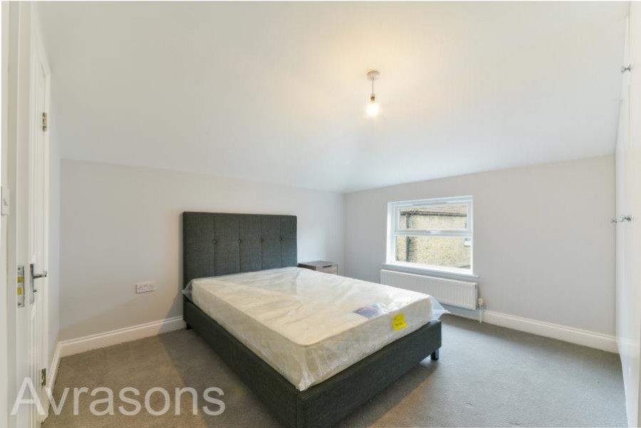 Images for CREWDSON ROAD, OVAL