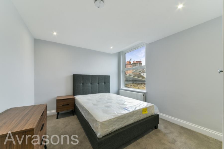 Images for CREWDSON ROAD, OVAL