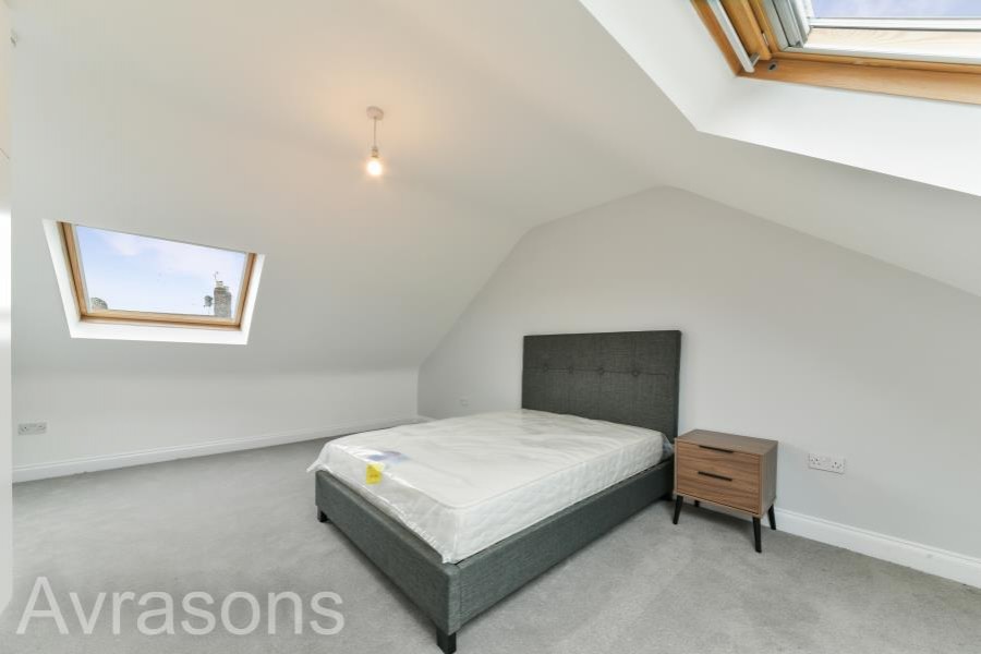 Images for CREWDSON ROAD, OVAL