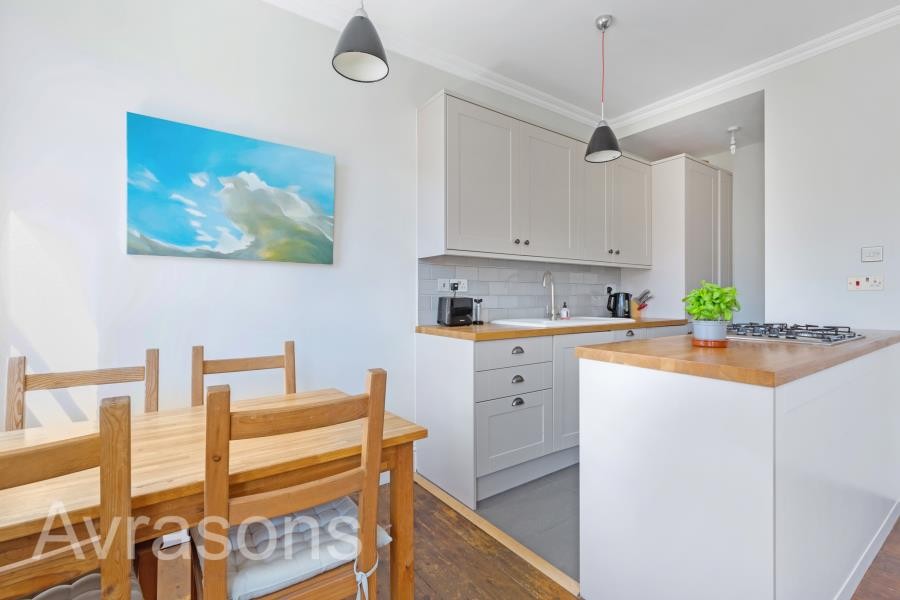 Images for SOUTH ISLAND PLACE, OVAL