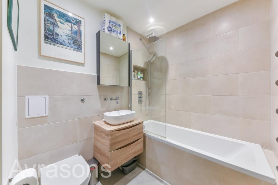 Images for Bolton Crescent, Oval