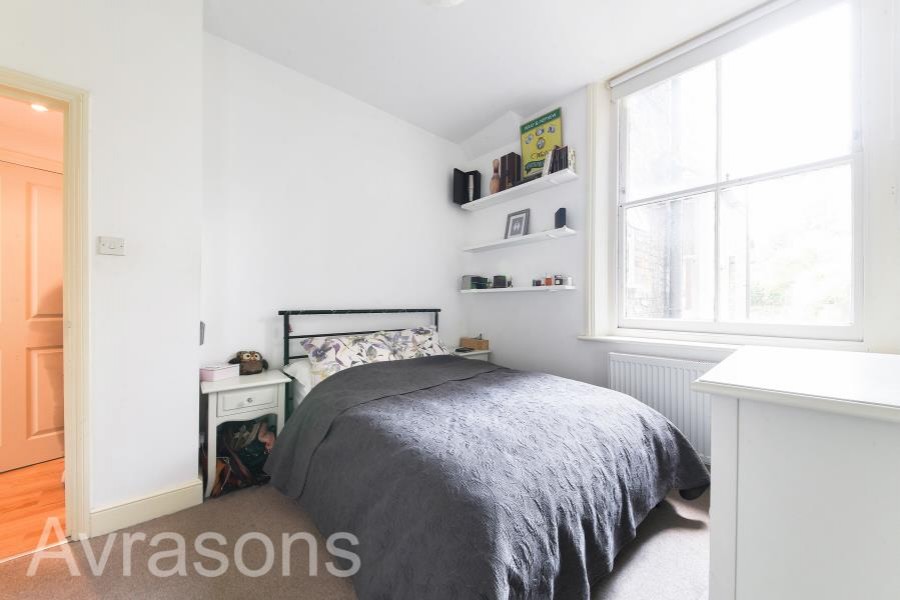 Images for CREWDSON ROAD, OVAL