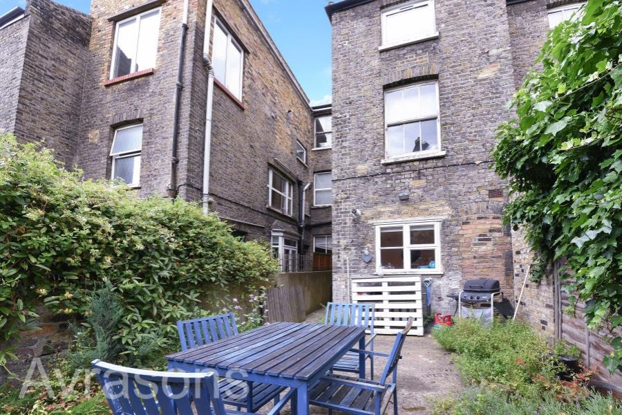 Images for CREWDSON ROAD, OVAL