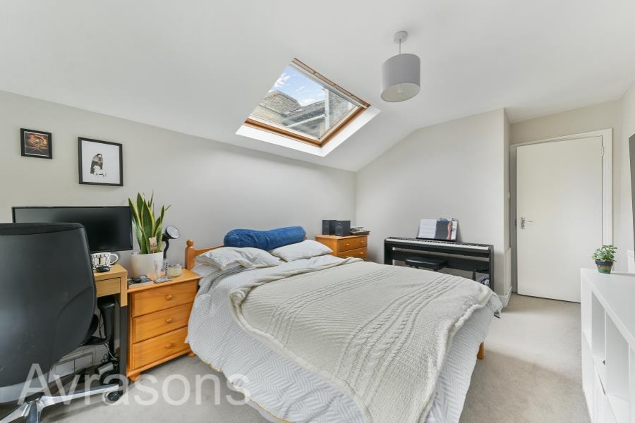 Images for CREWDSON ROAD, OVAL