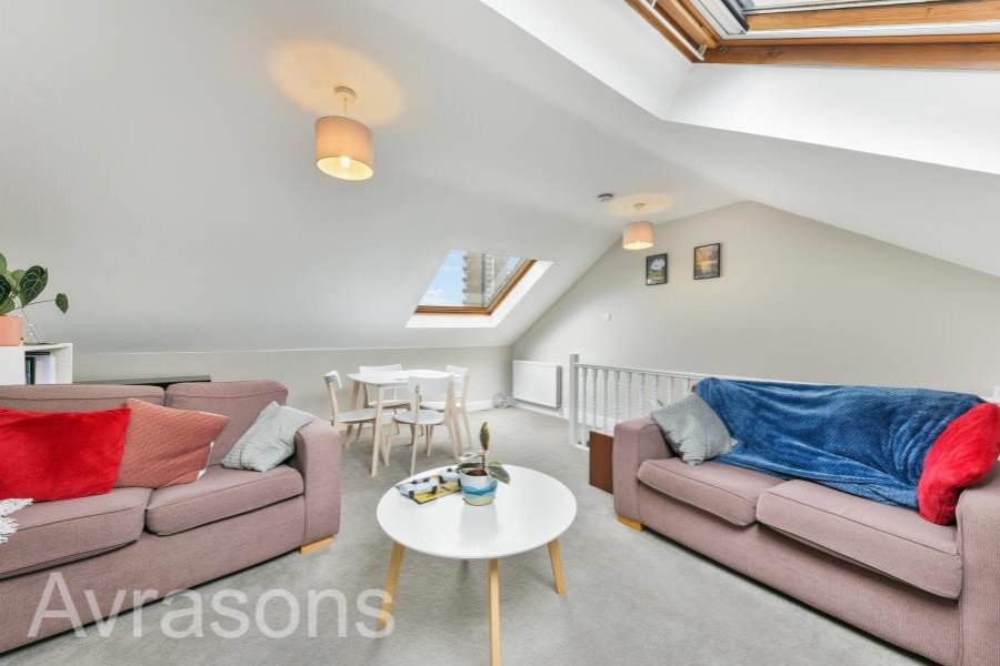 Images for CREWDSON ROAD, OVAL