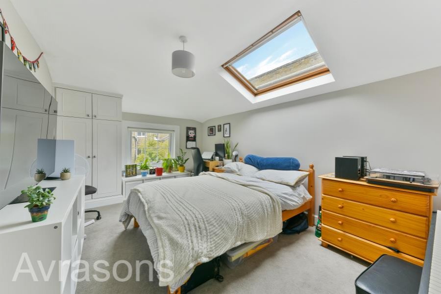 Images for CREWDSON ROAD, OVAL