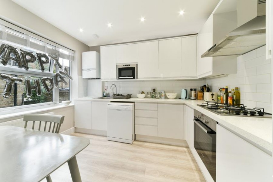Images for CREWDSON ROAD, OVAL