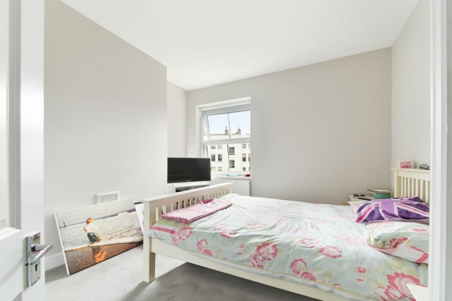 Images for CREWDSON ROAD, OVAL