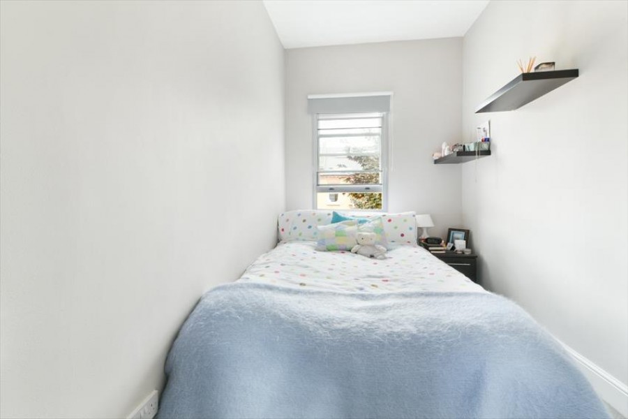 Images for CREWDSON ROAD, OVAL