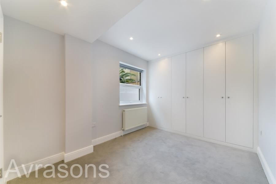 Images for SOUTH ISLAND PLACE, OVAL