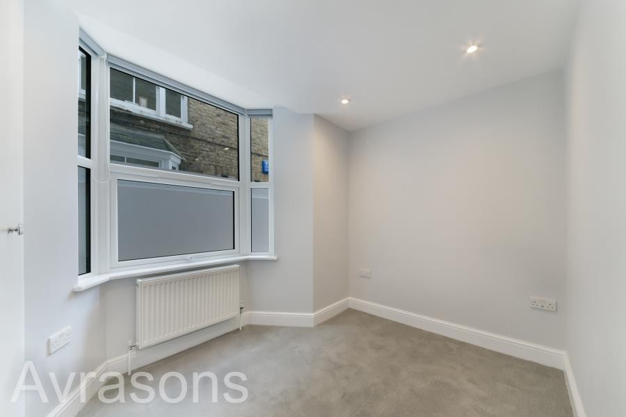 Images for SOUTH ISLAND PLACE, OVAL