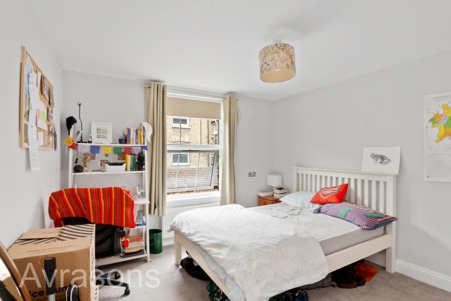 Images for CREWDSON ROAD, OVAL