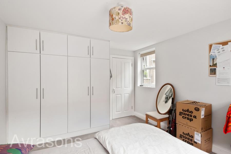 Images for CREWDSON ROAD, OVAL