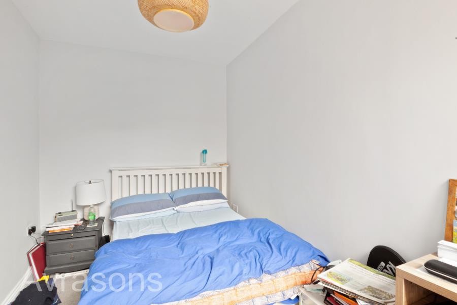 Images for CREWDSON ROAD, OVAL