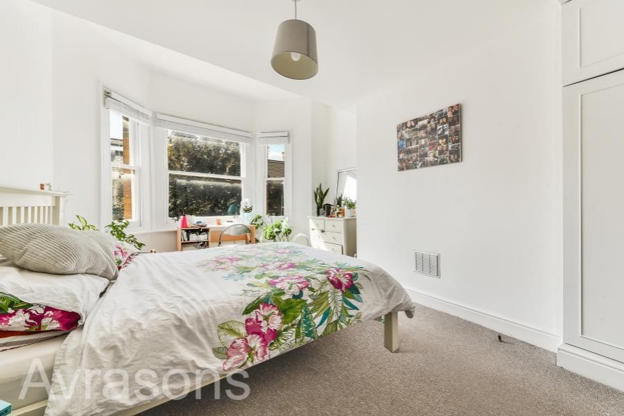 Images for CREWDSON ROAD, OVAL