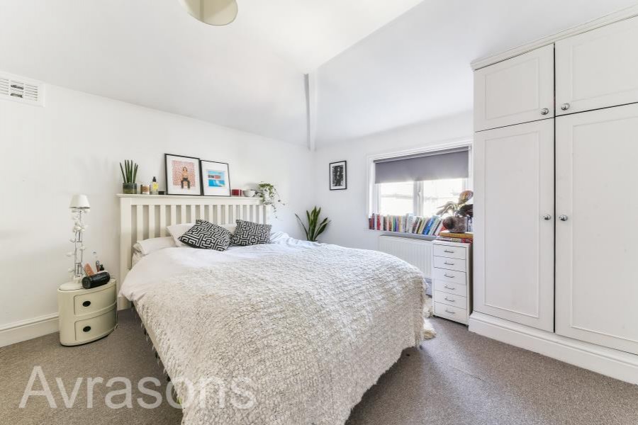 Images for CREWDSON ROAD, OVAL