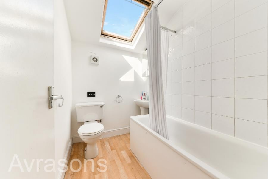 Images for CREWDSON ROAD, OVAL