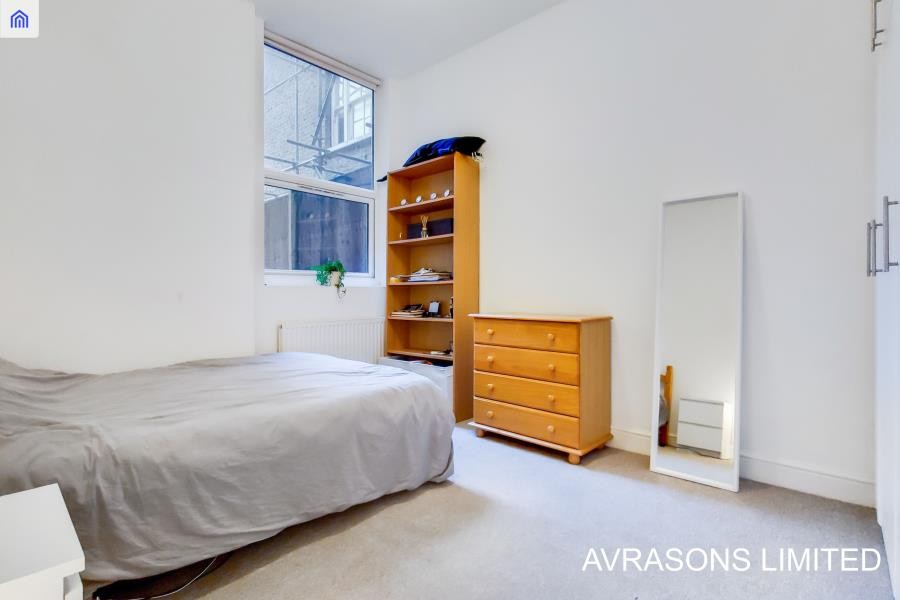 Images for CREWDSON ROAD, OVAL