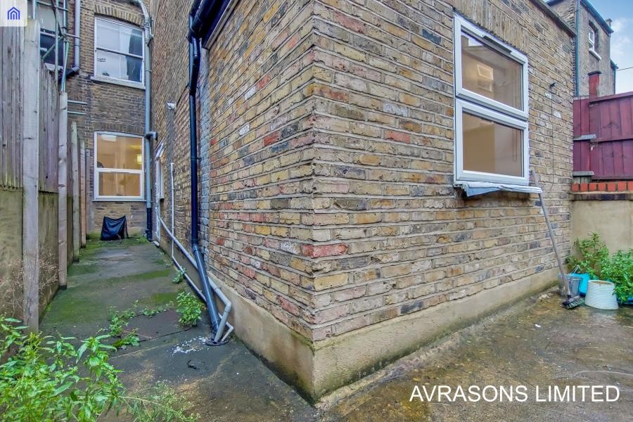Images for CREWDSON ROAD, OVAL
