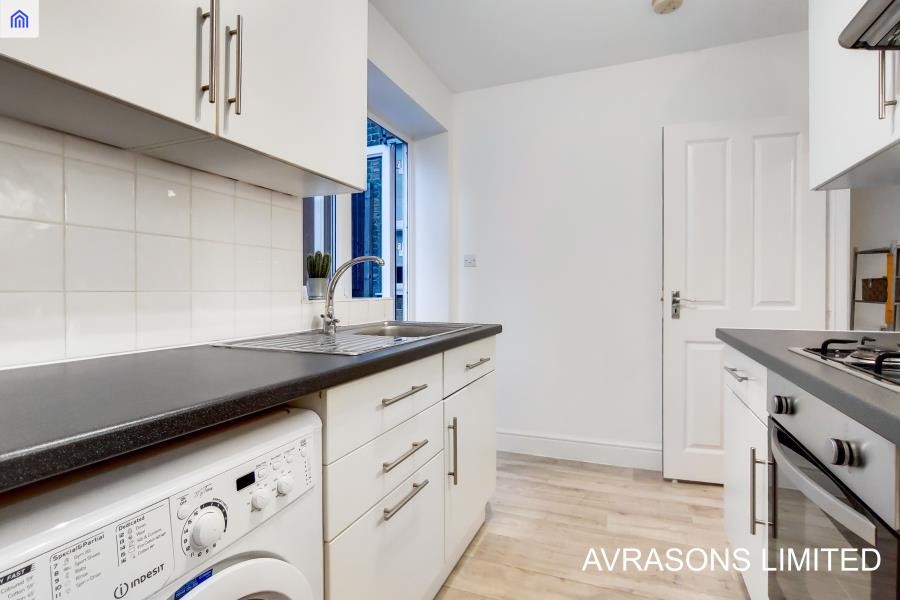 Images for CREWDSON ROAD, OVAL