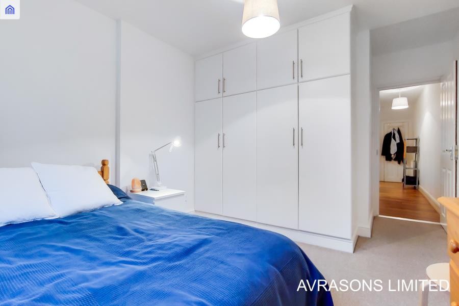 Images for CREWDSON ROAD, OVAL