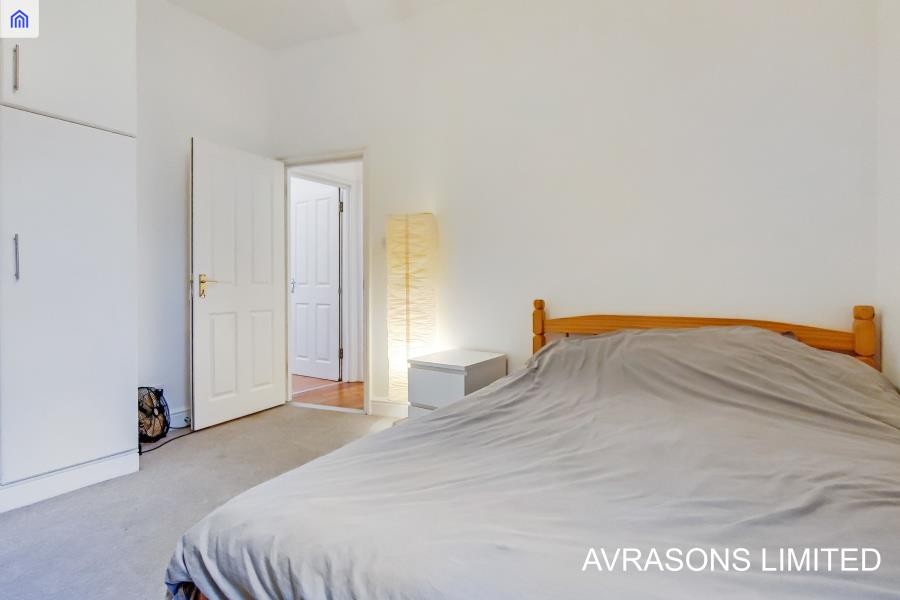 Images for CREWDSON ROAD, OVAL